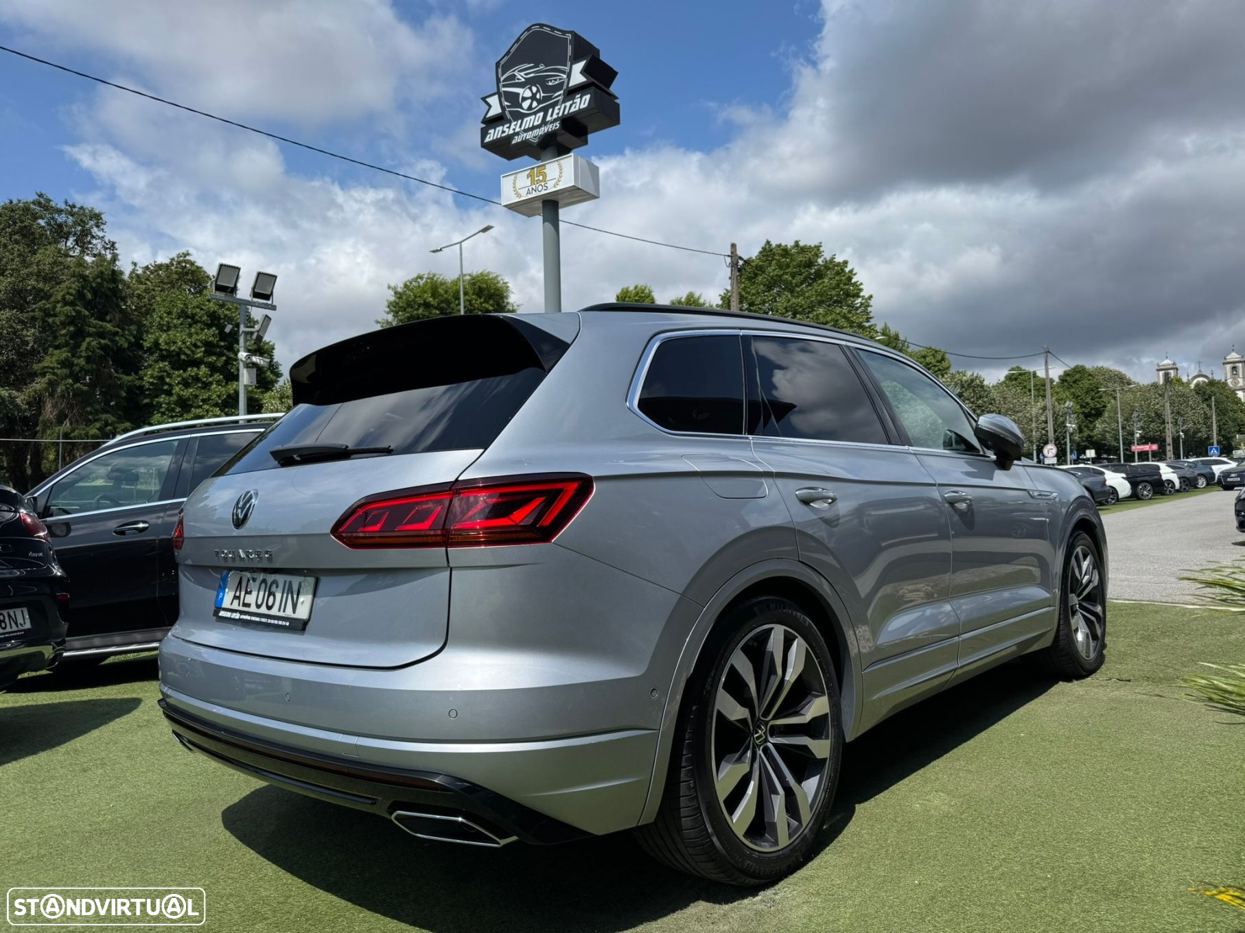 VW Touareg 3.0 TDI V6 R-Line - 4