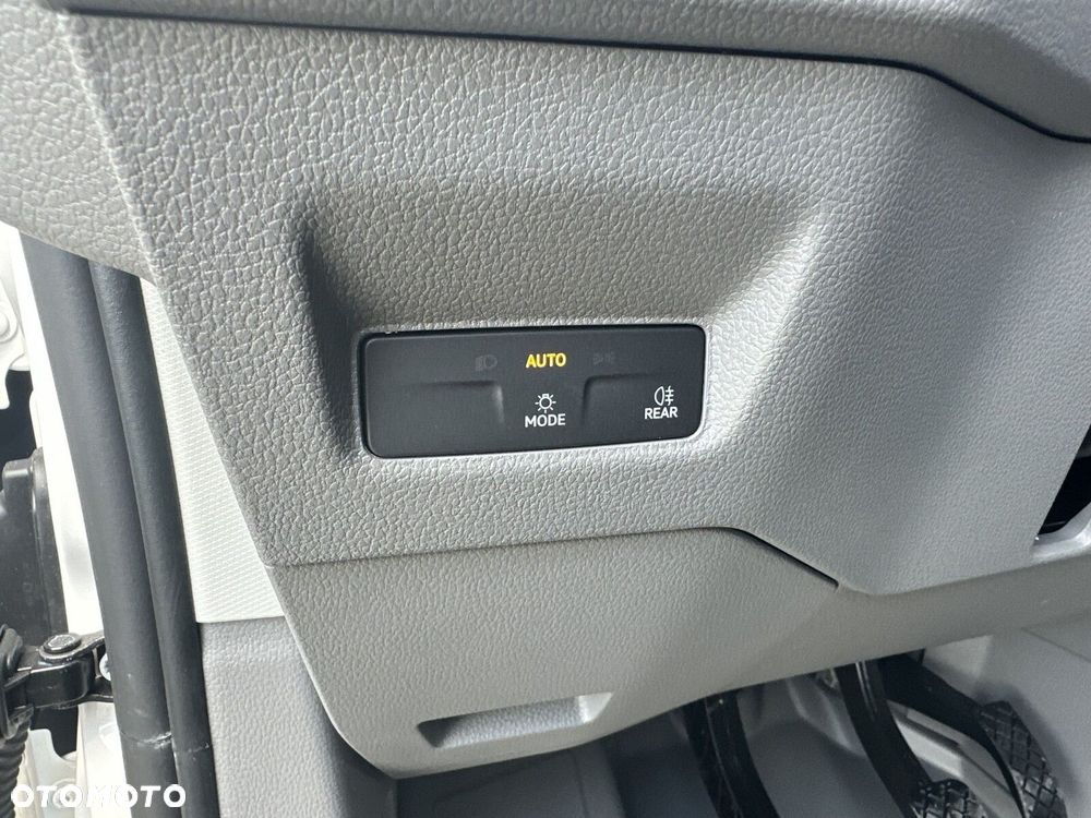 Volkswagen Crafter 35 furgon 140km 4490 - 23