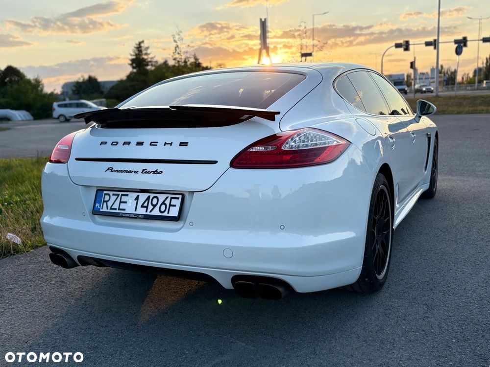 Porsche Panamera Turbo PDK - 4