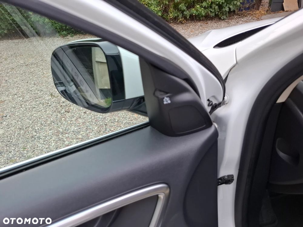 Volvo V60 D6 AWD Plug-in Hybrid Momentum - 10