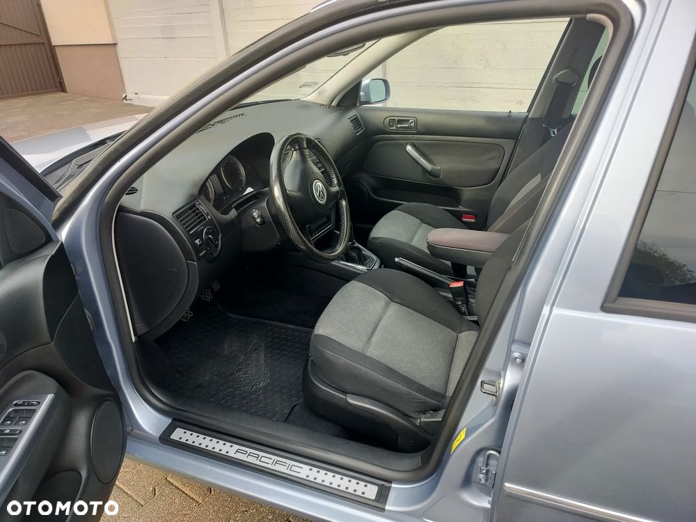 Volkswagen Bora Variant 2.0 - 8