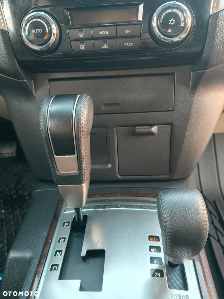 Mitsubishi Pajero - 21