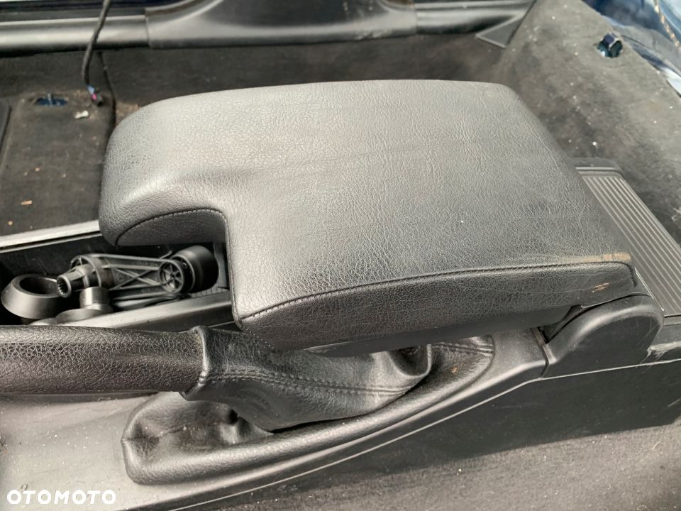 PODŁOKIETNIK SKÓRZANY CZARNY TUNEL BMW E46 - 2
