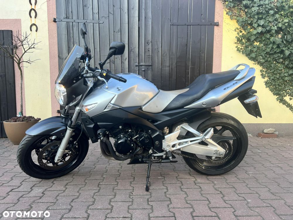 Suzuki GSR - 1