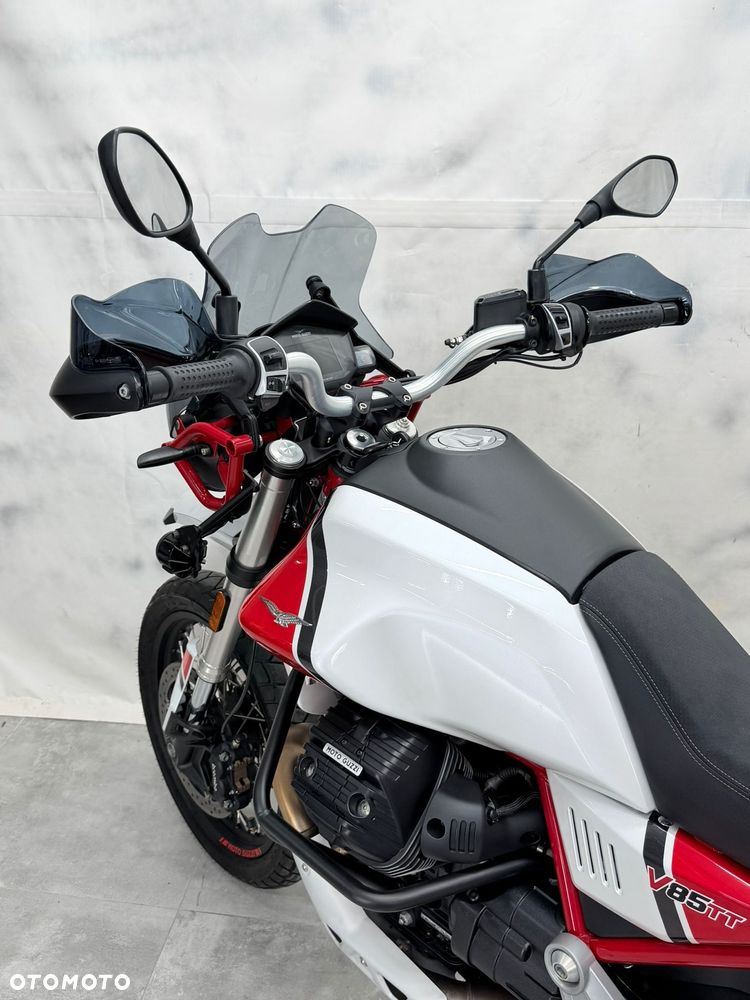 Moto Guzzi V85 - 4