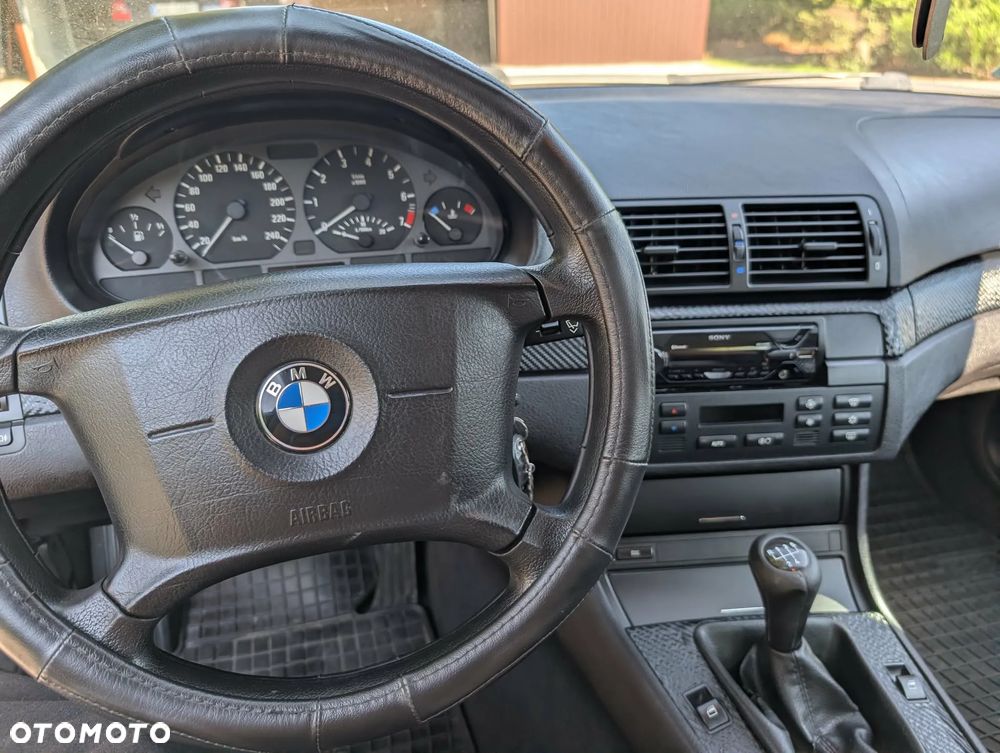 BMW Seria 3 318i - 3