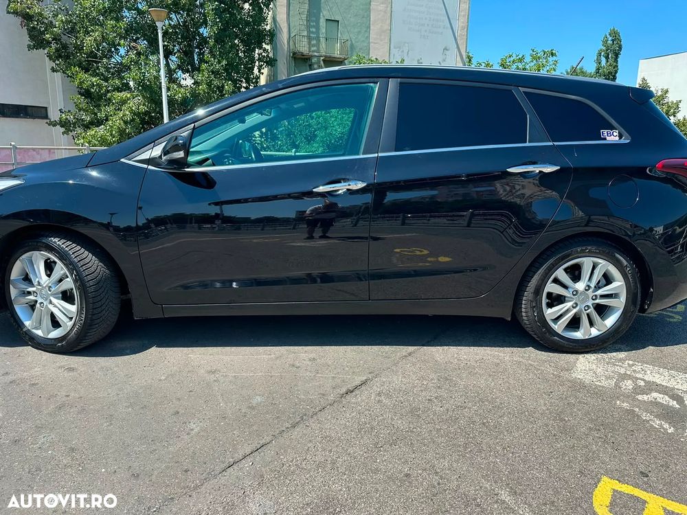 Hyundai i30 i30cw 1.6 Fifa World Cup Edition - 2