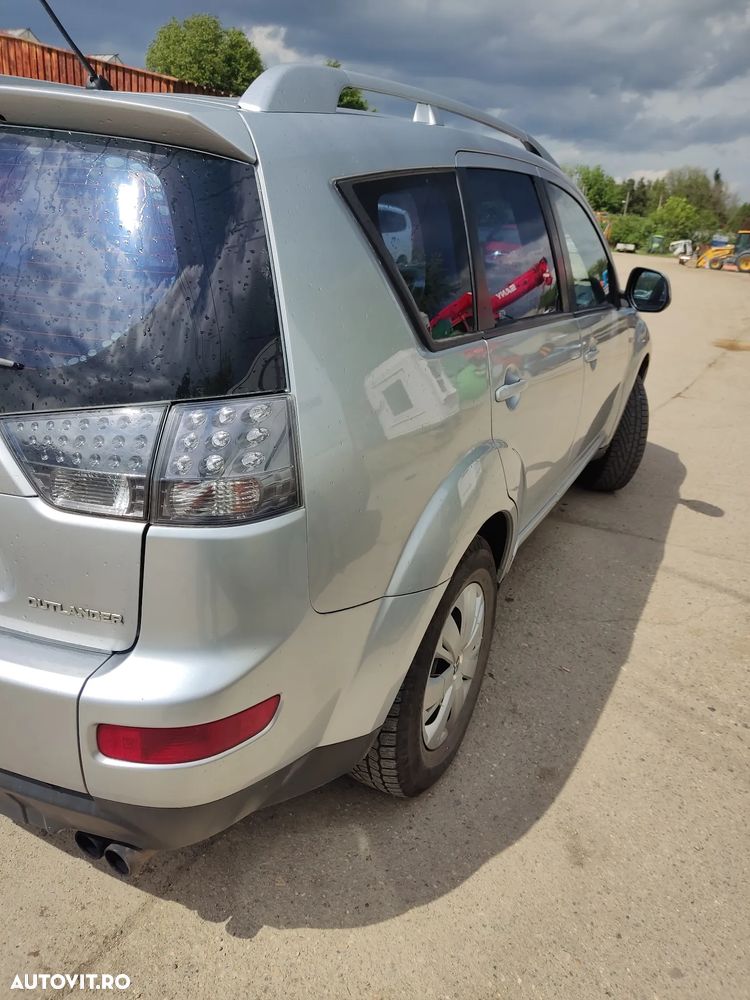 Mitsubishi Outlander 2.0 DI-D Instyle - 2