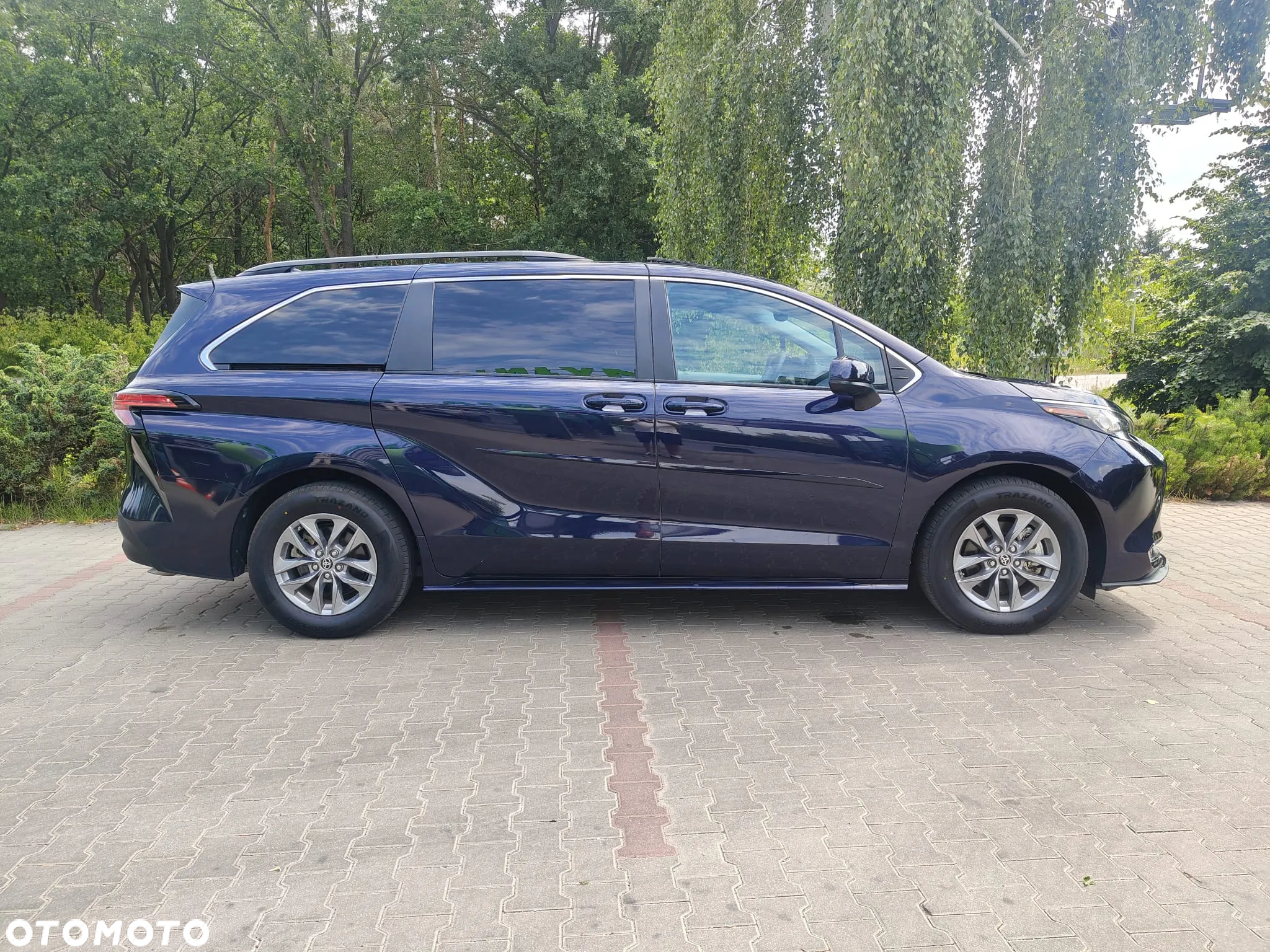 Toyota Sienna - 2