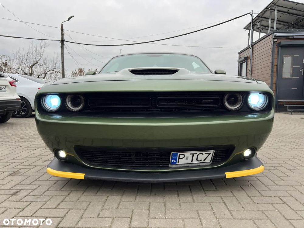 Dodge Challenger - 36