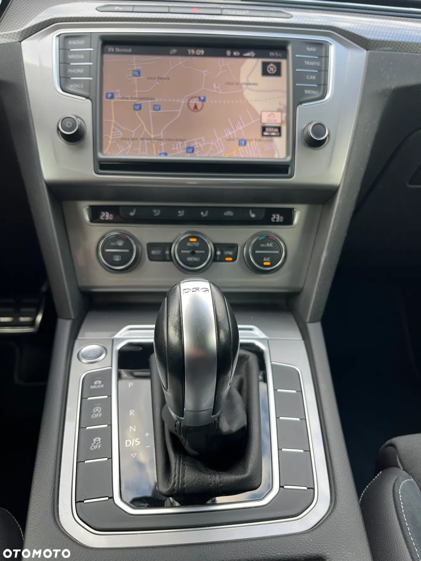 Volkswagen Passat - 16
