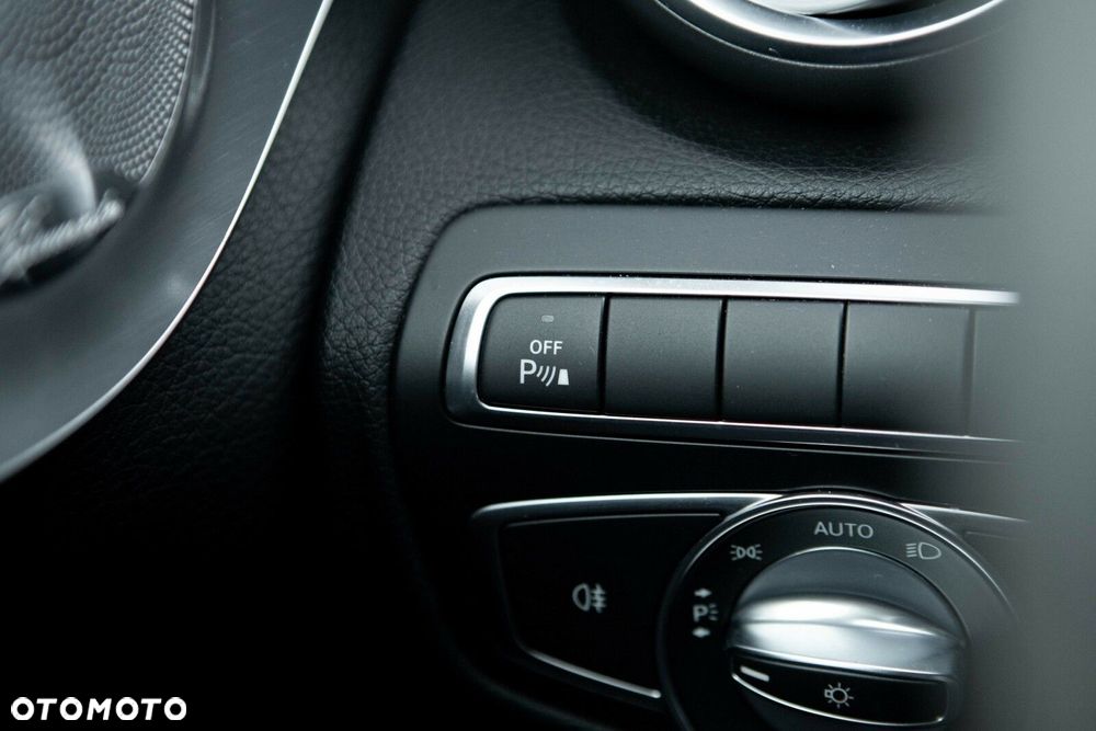 Mercedes-Benz Klasa C AMG 43 4-Matic - 26