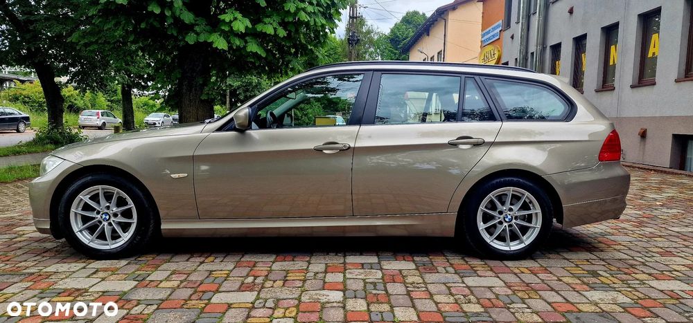 BMW Seria 3 320d DPF Edition Sport - 4