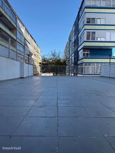 T1 + TERRAÇO 70m2 Centro Costa da Caparica - Grande imagem: 4/15