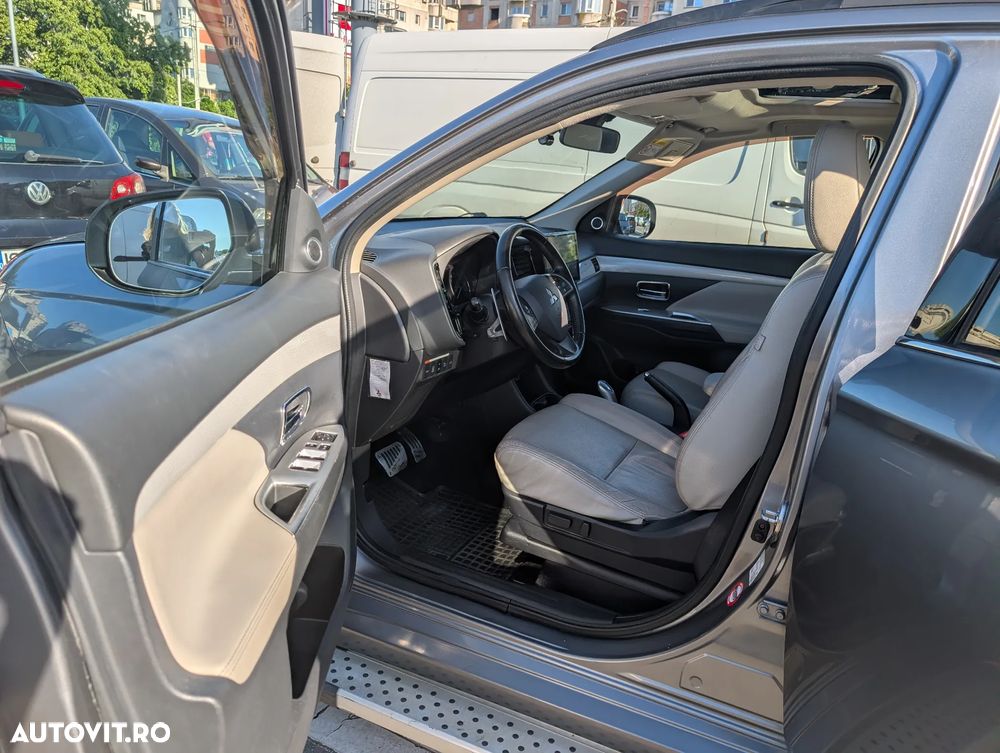 Mitsubishi Outlander 2.0 Litre DOHC MIVEC 4WD Instyle Navi - 17