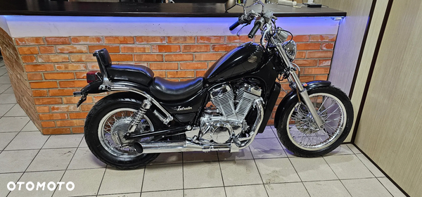 Suzuki Intruder