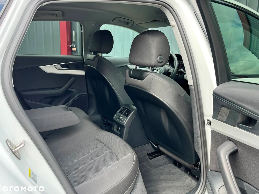 Audi A4 Limousine 35 TFSI mHEV S Line S tronic - 32