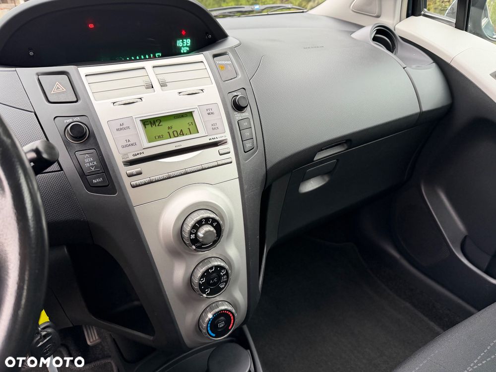 Toyota Yaris 1.3 Blue - 16