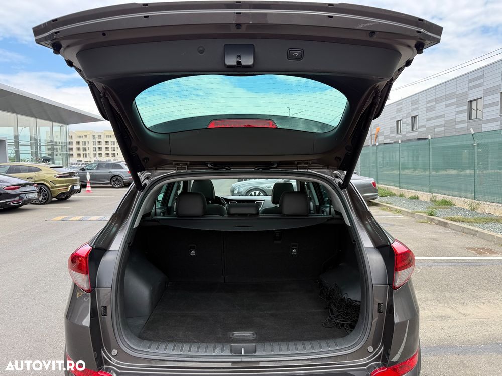 Hyundai Tucson 2.0 CRDI 4WD 6AT Premium+ - 29