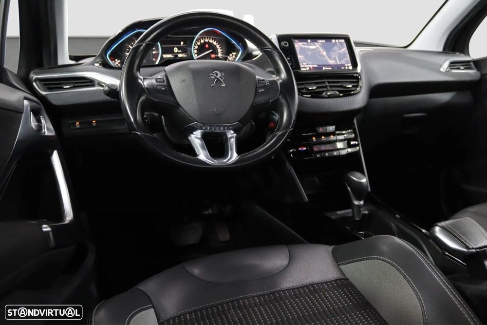 Peugeot 2008 1.2 PureTech Allure EAT6 - 5