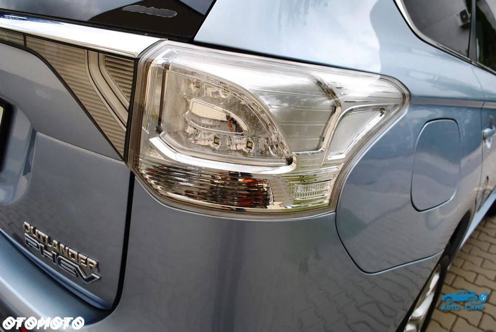 Mitsubishi Outlander Instyle NAVI + - 28