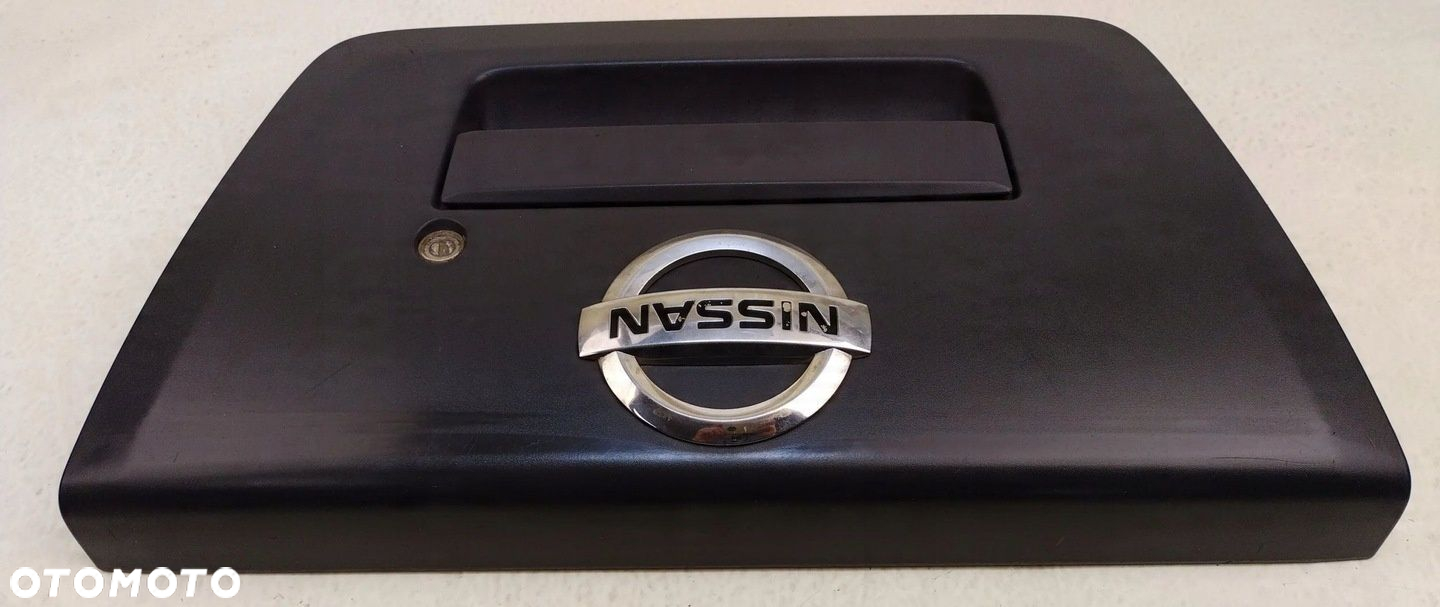 NISSAN NAVARA D40 ZAMEK KLAMKA MASKOWNICA BURTY TYLNEJ - 2