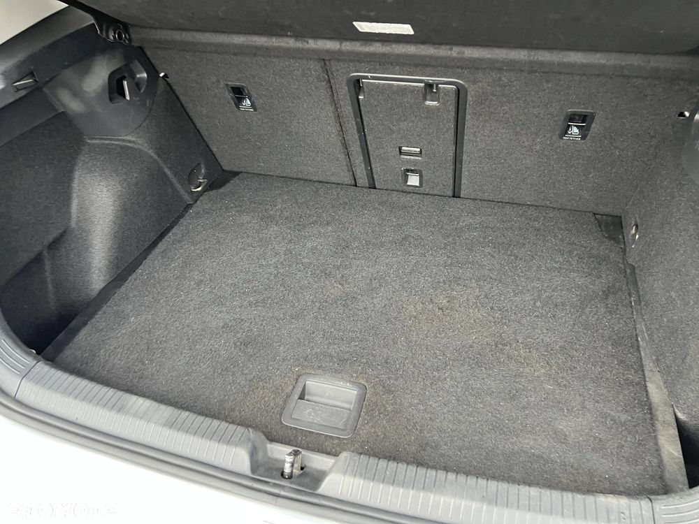 Volkswagen Golf - 29