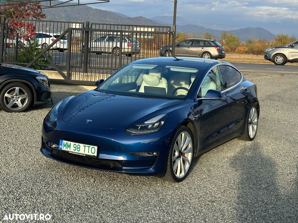 Tesla Model 3 - 1