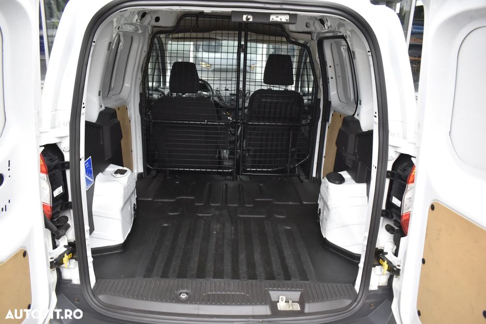 Ford Transit Courier - 8