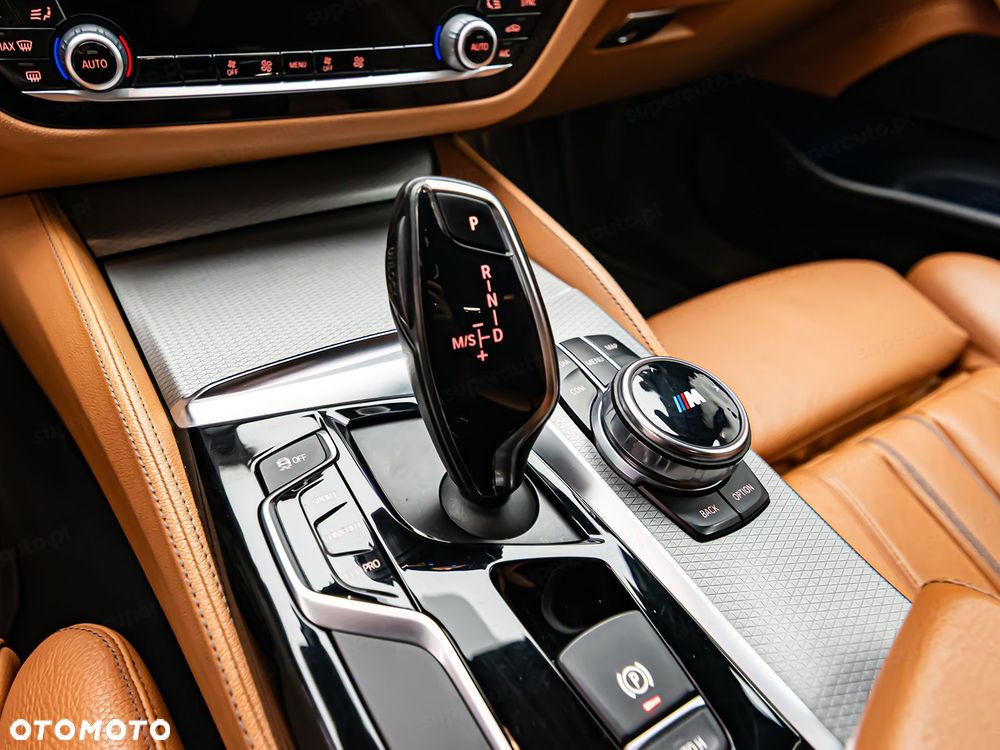 BMW Seria 5 520d xDrive - 24