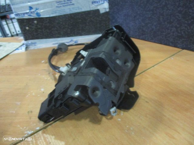 Fecho 3M5A R21812AK FORD FOCUS 2006 FD ELETRICO FORD FOCUS 2 FASE 1 2005 1.8TDCI 115CV 5P CINZENTO  F DRT 6 PINOS - 3