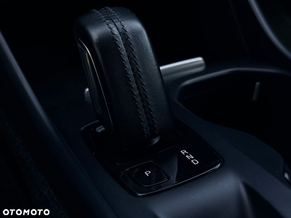 Volvo XC 40 D4 AWD Geartronic Momentum Pro - 20