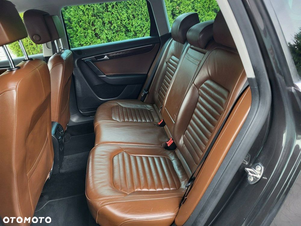 Volkswagen Passat - 16