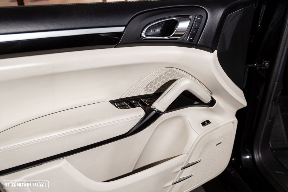 Porsche Cayenne S E-Hybrid - 32