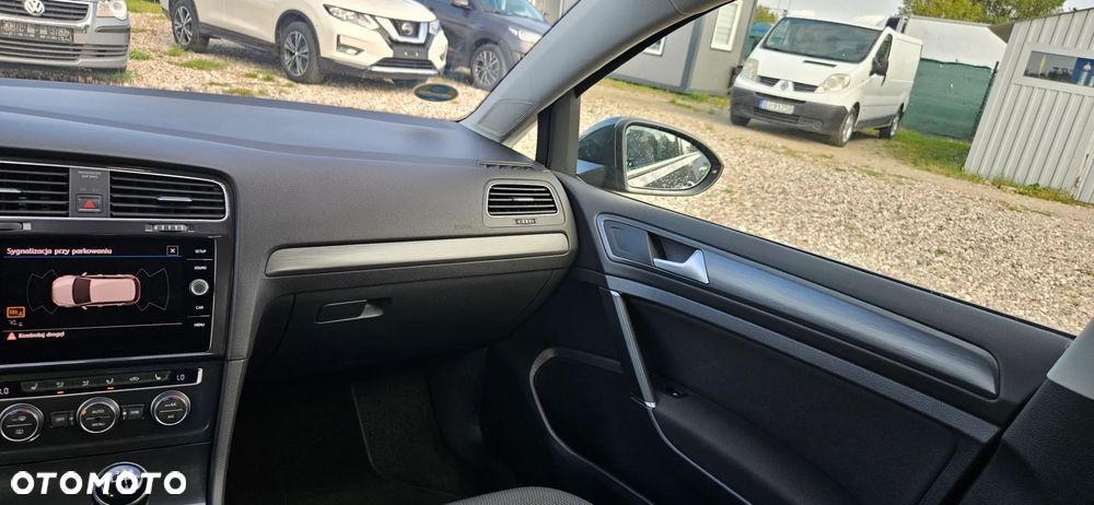 Volkswagen Golf - 26