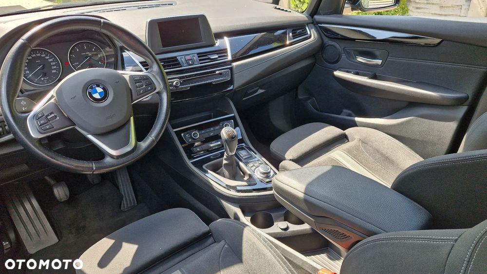 BMW Seria 2 216d Sport Line - 8