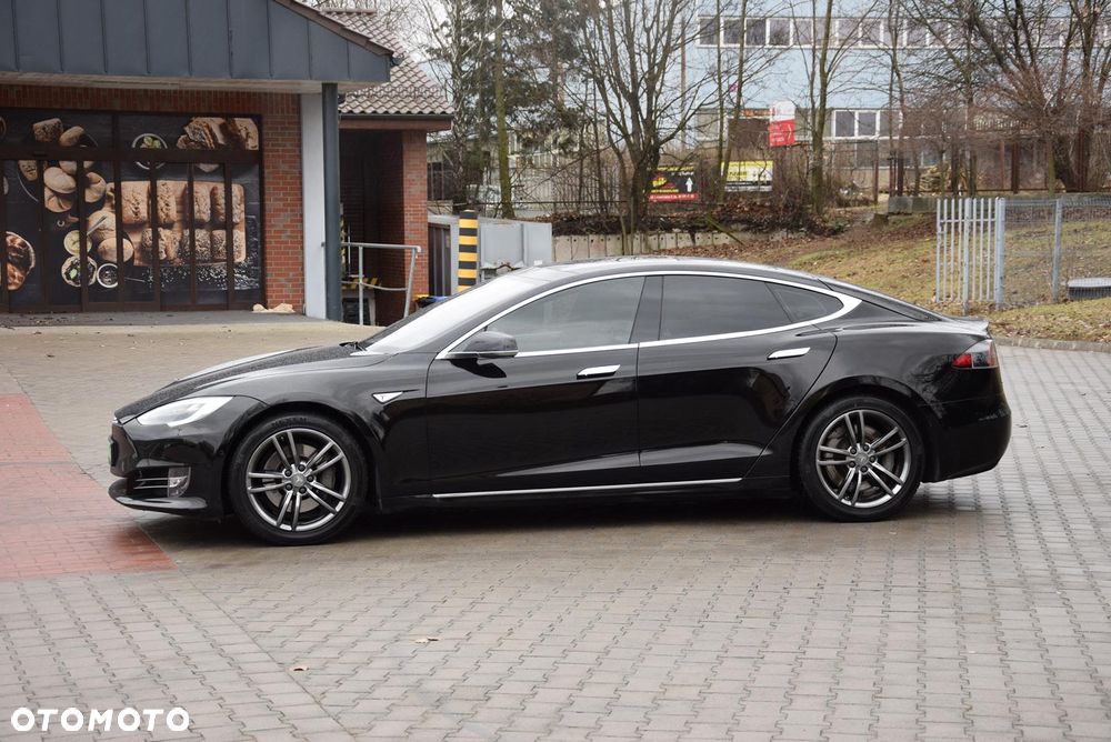 Tesla Model S - 6