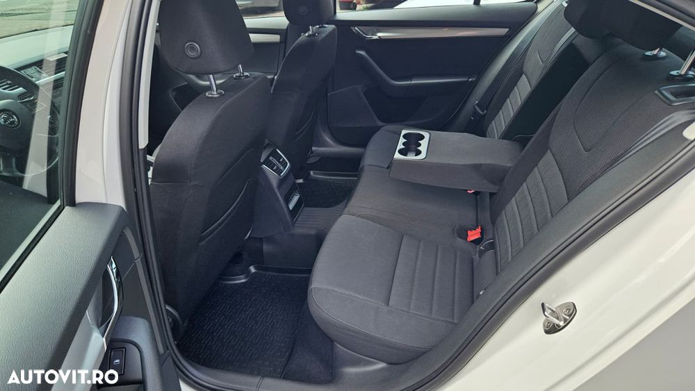 Skoda Octavia 2.0 TDI ELEGANCE - 6