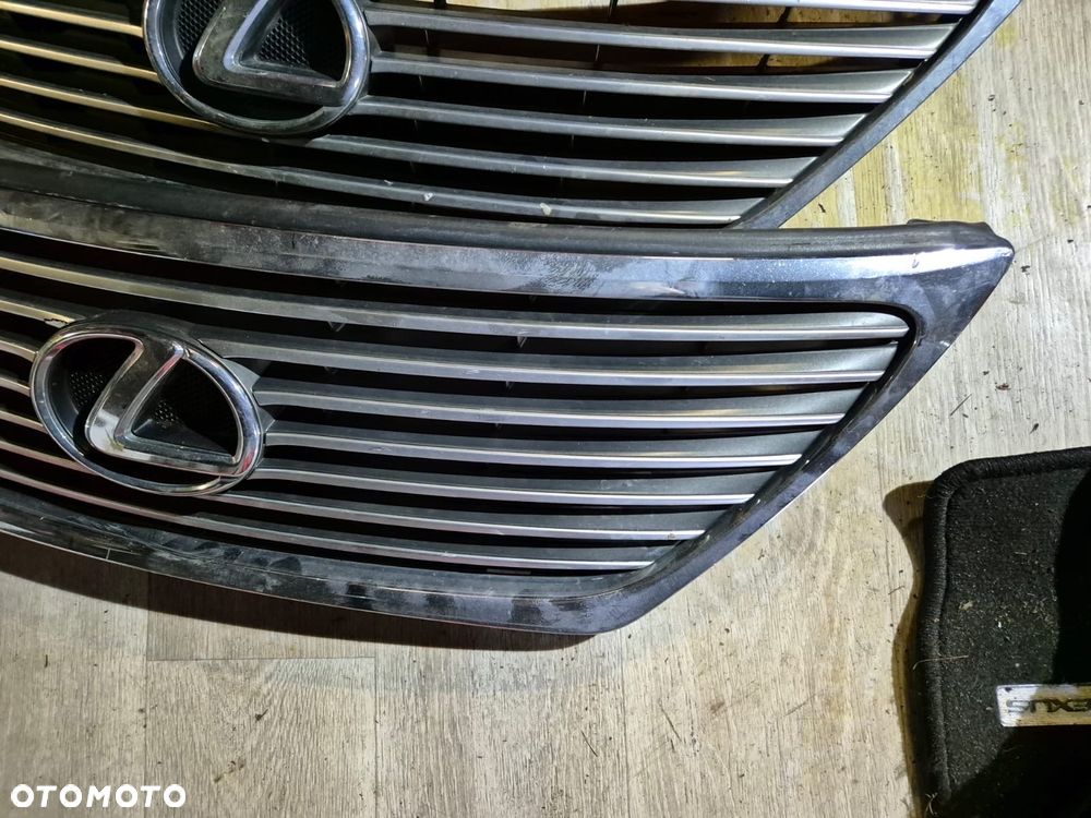 Grill uszkodzony Lexus LS460 06-10r. - 1