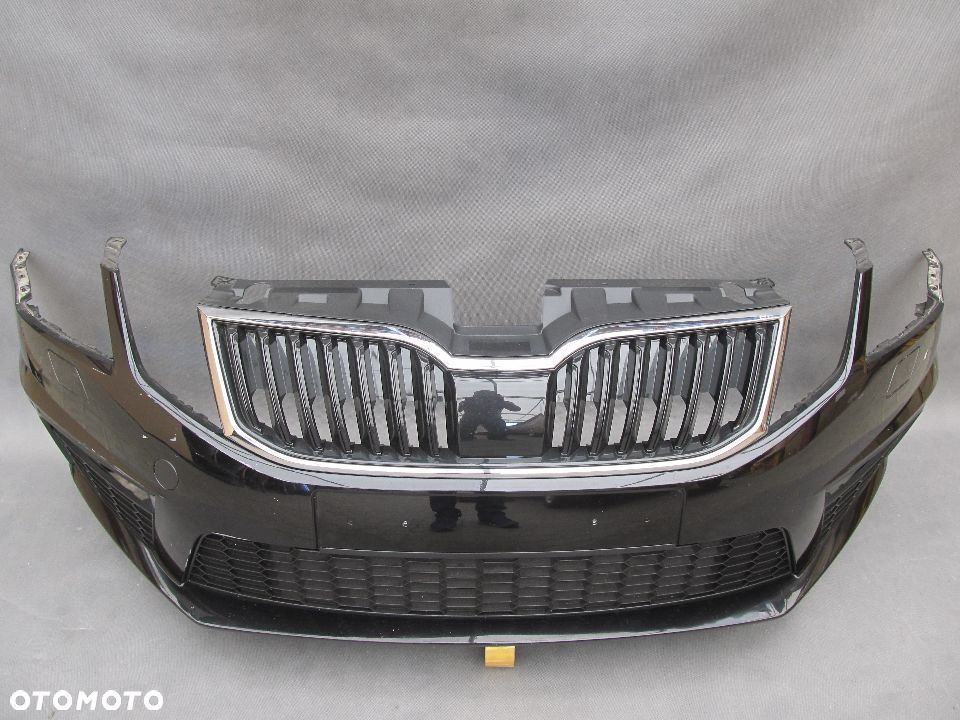 Zderzak przedni Skoda Octavia 3 RS 17 - 20 Sprysk. Lakier 9910 / LF9R - 6