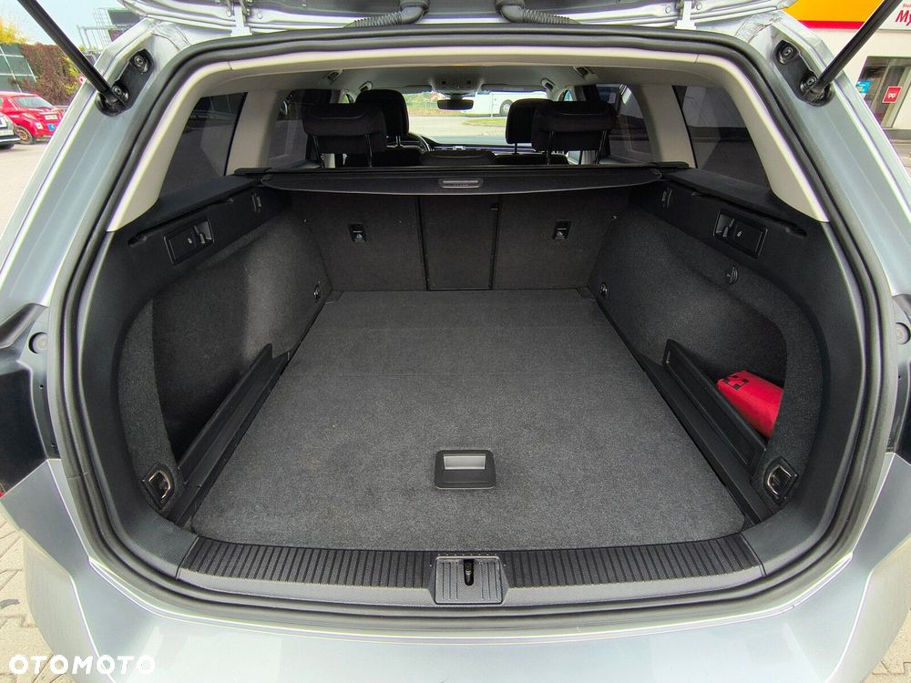 Volkswagen Passat - 9