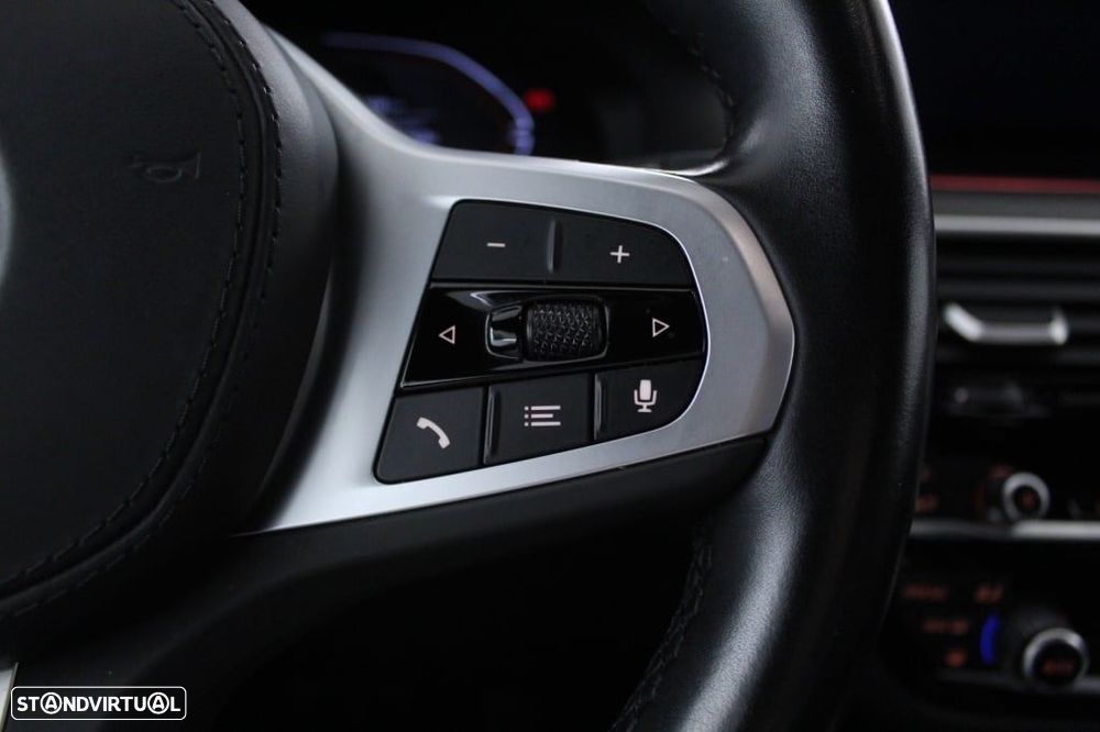 BMW 520 d Pack Desportivo M Auto - 23