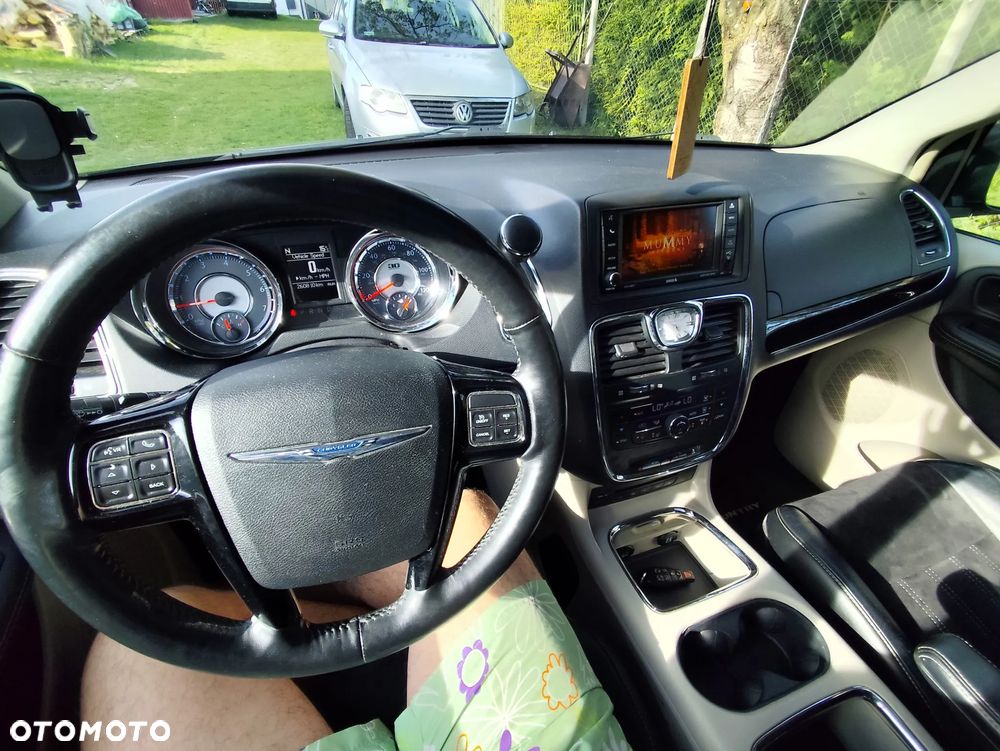 Chrysler Town & Country 3.6 Limited - 25