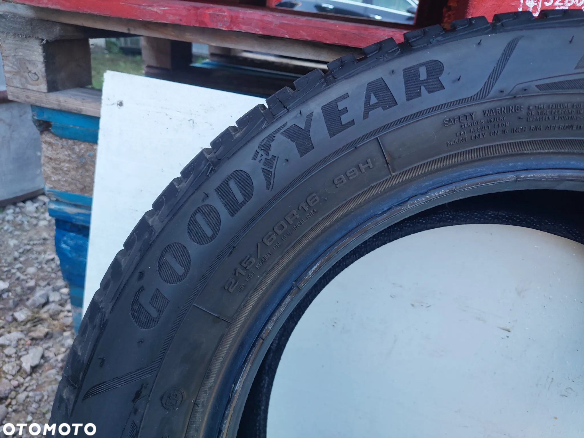 Opony zimowe GOODYEAR ULTRA GRIP PERFORMANCE 215/60R16 - 3