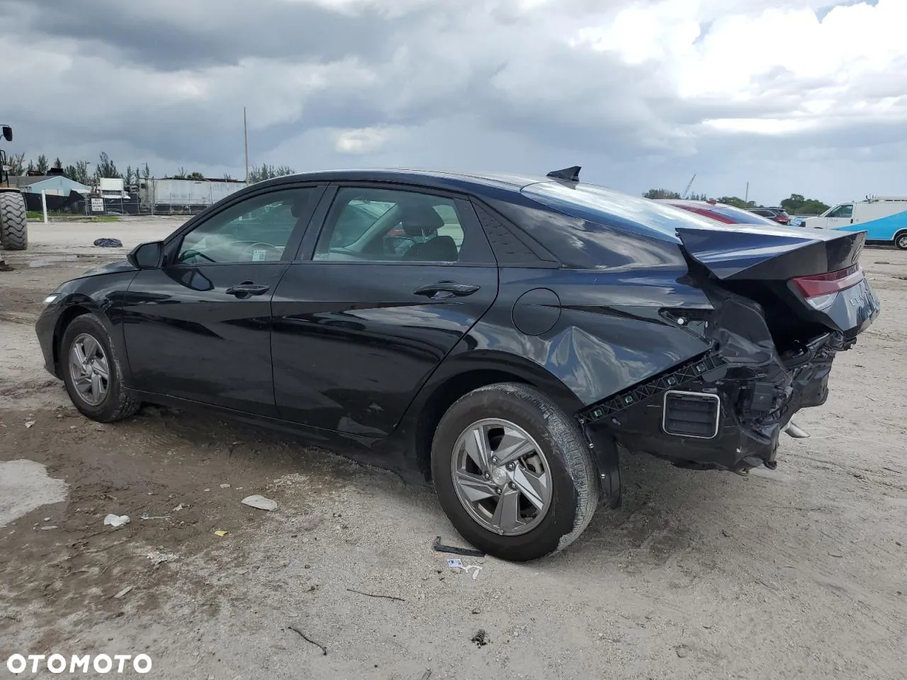 Hyundai Elantra - 2