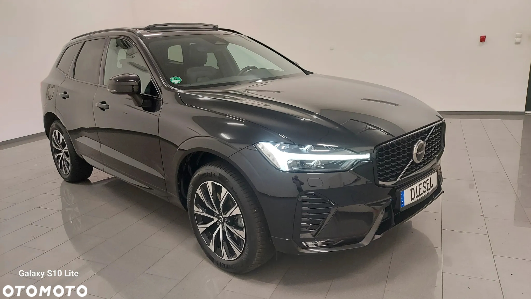 Volvo XC 60 B4 D AWD Plus Dark - 2