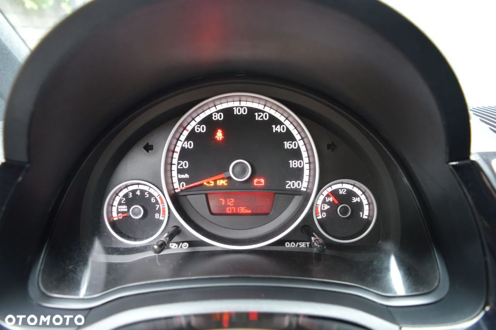 Volkswagen up! club - 24