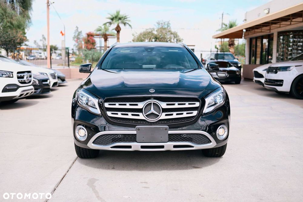 Mercedes-Benz GLA - 1