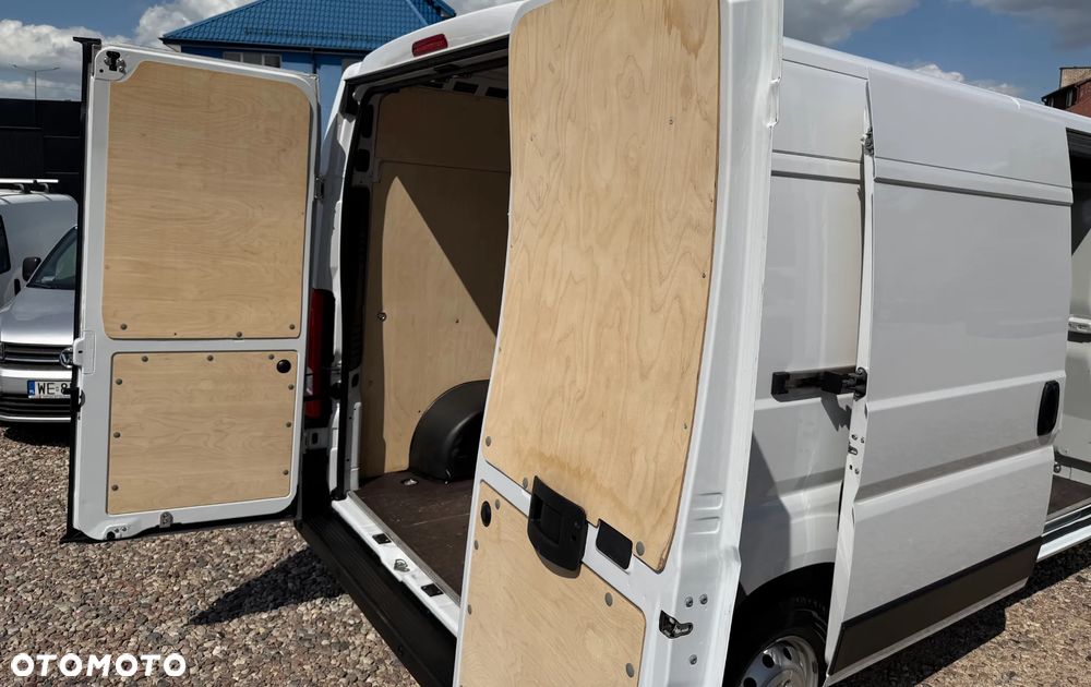Citroën JUMPER WZMOCNIONY L3H2 HEAVY MAXI 3.5t Ładowność 1500kg Homologacja haka 3t.  SILNIK Euro-6 Starszej konstrukcji PSA Poj..2179cm3 140KM Trwały bezawaryjny na pojedynczej turbinie Nie!! Stelantis!! Koła 16' Hamulce wzmocnione BREMBO, Podwójne resory! Pełna zabudowa ładowni! Najtrwalsza konfiguracja maxi VAN L3H2 13m3 - 38