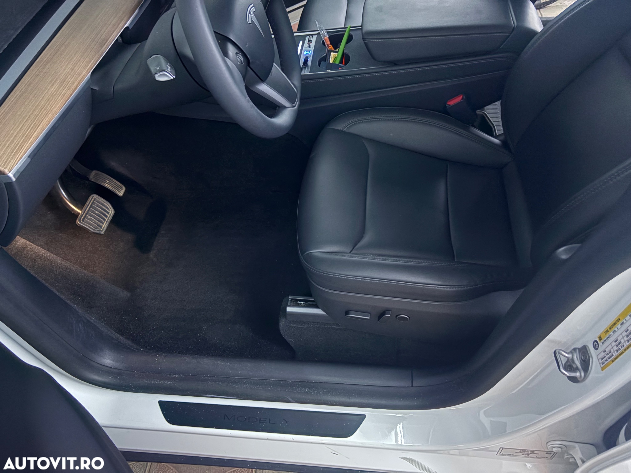 Tesla Model Y - 9